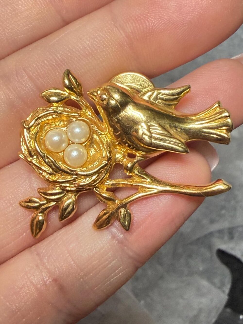 Vintage Bird Nest Pin Gold Tone Faux Pearl Tack Pin